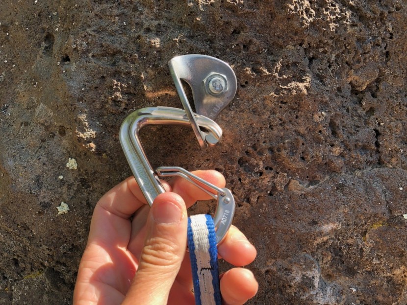 metolius inferno ii - like nearly all wiregates, these inferno ii carabiners have a notch...