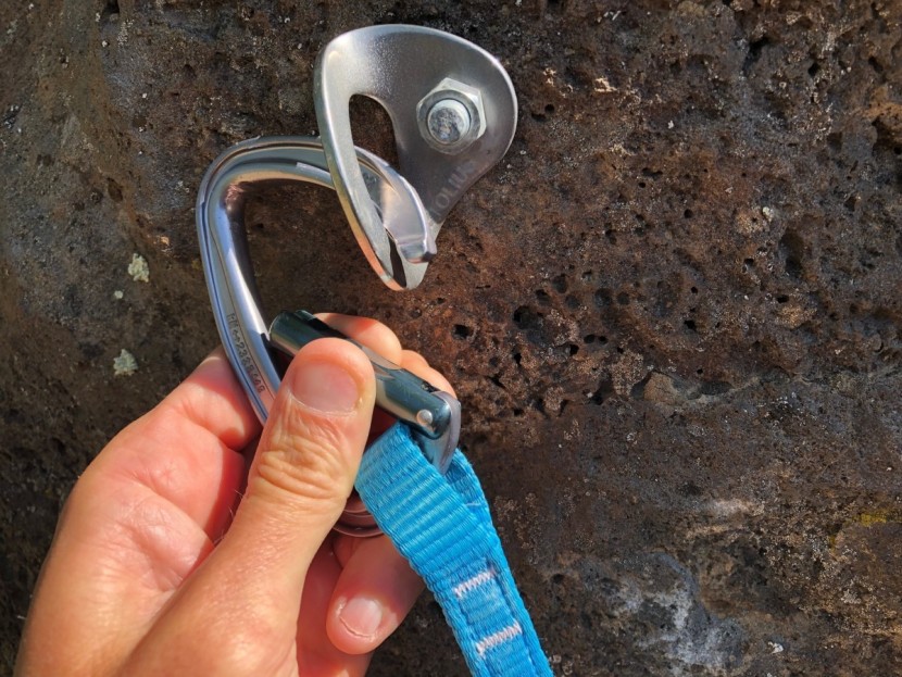 petzl djinn axess - the keylock nose and large opening of the oversized biners on both...