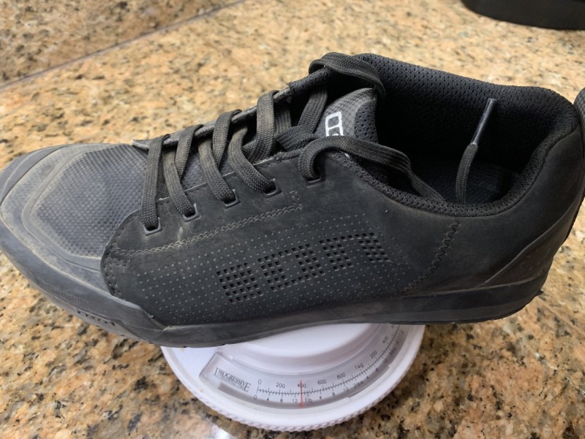 ion raid amp ii - the raid amp ii weighs in at 14 ounces for a men's size 9