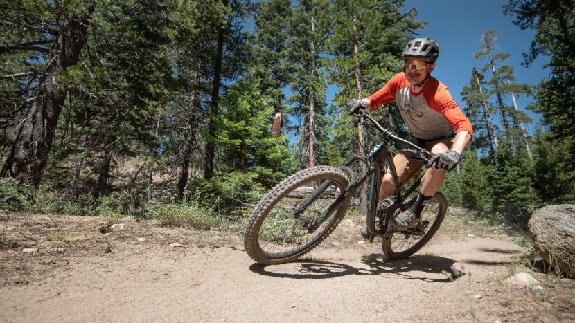 kona process 153 cr 27.5 - the process hugs the ground and the 27.5-inch wheels with grippy...