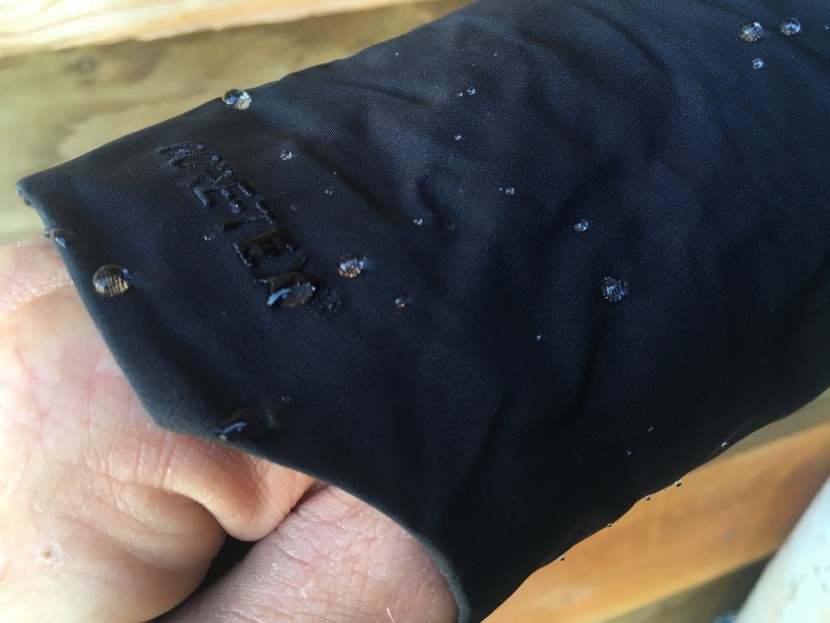 arc'teryx camosun parka - the camosun's gore-tex shell easily repels water and wet snow.