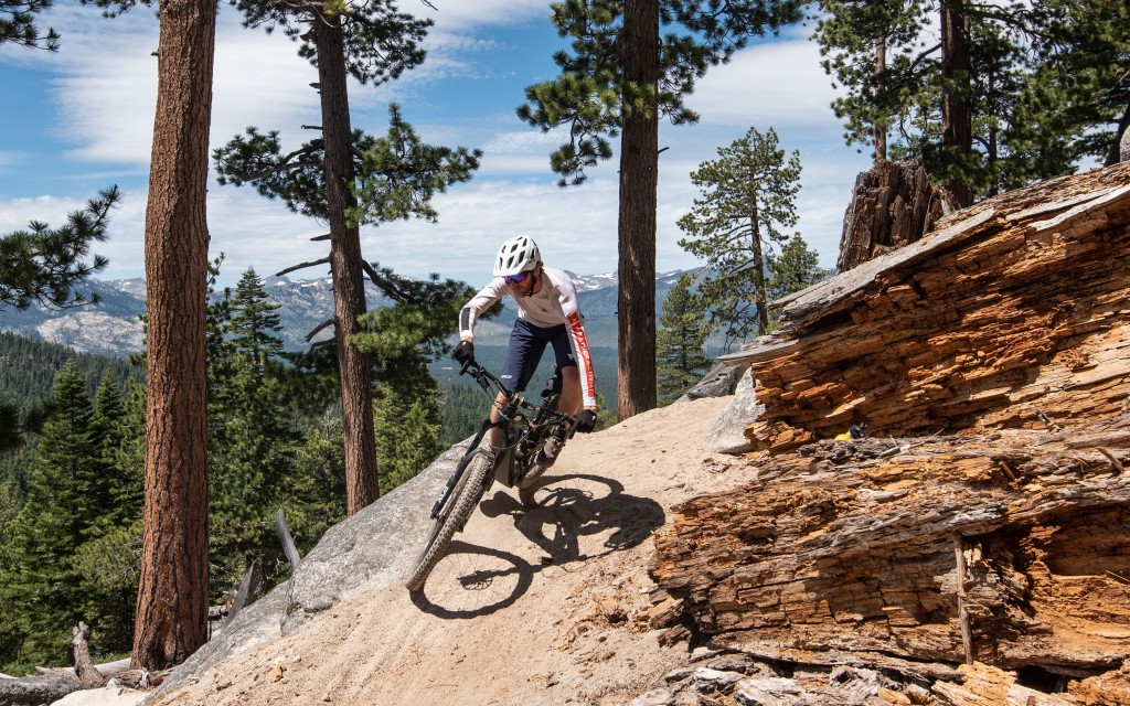 yt decoy cf pro - the decoy falls into the e-enduro category, this bike is a good...