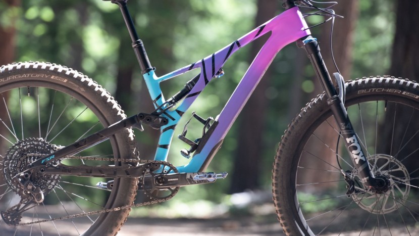 specialized stumpjumper comp carbon 27.5 12-speed for women - the stumpjumper has a unique asymmetrical frame, fsr suspension...