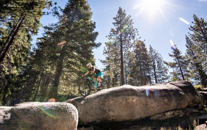 canyon spectral wmn cf 7.0 - you don't have to hold back while riding the spectral.