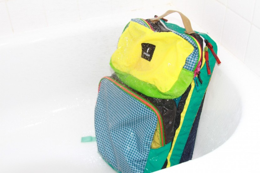 cotopaxi tasra 16l - water tests! while the fabric is somewhat water-resistant, it is not...