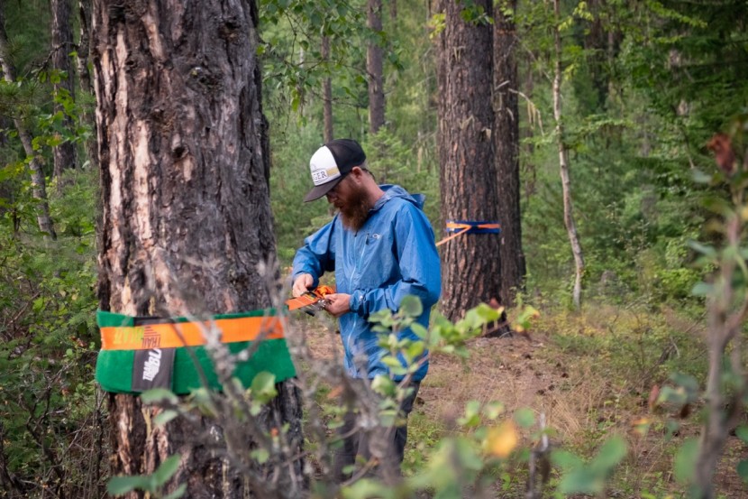 slackline - setting up a ratchet based system is easy and fast.