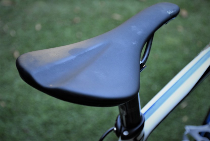 thumbnail image 2 of Fabric Scoop Elite Radius Comfort Saddle – MTB/Road Bike – Black/Green 2 of 6