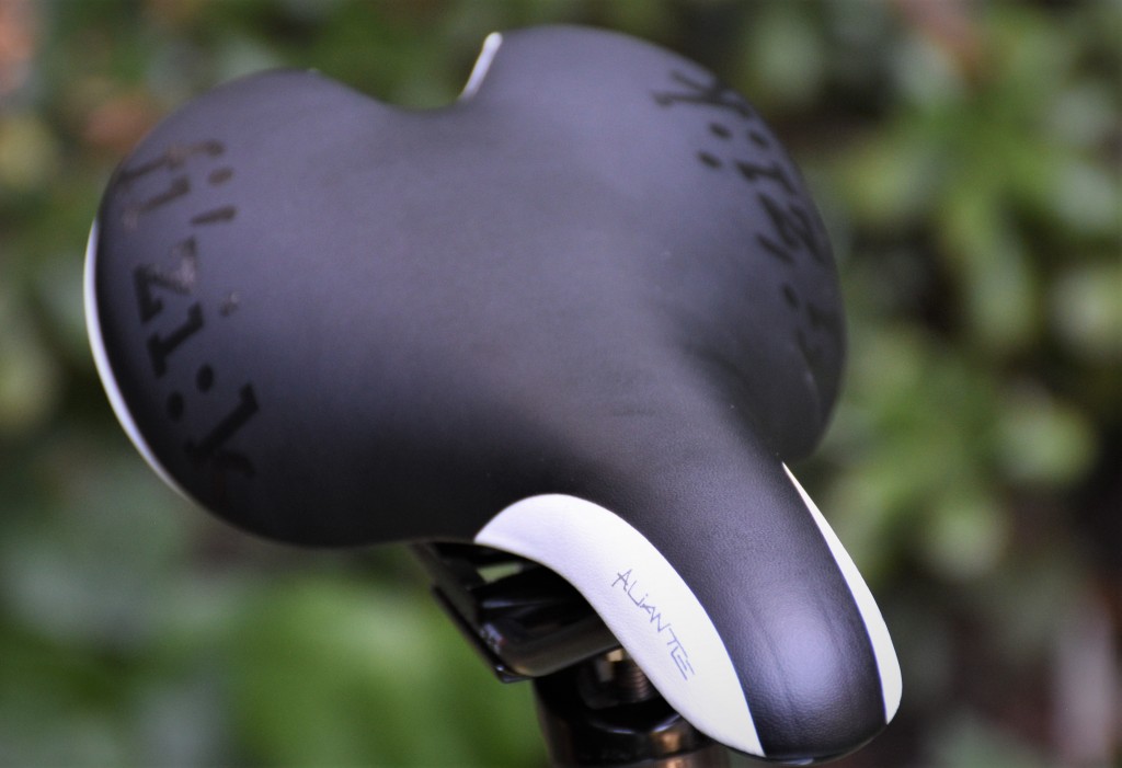 Fizik Aliante R3 Selle de vélo de Route avec Coque en Nylon injecté de