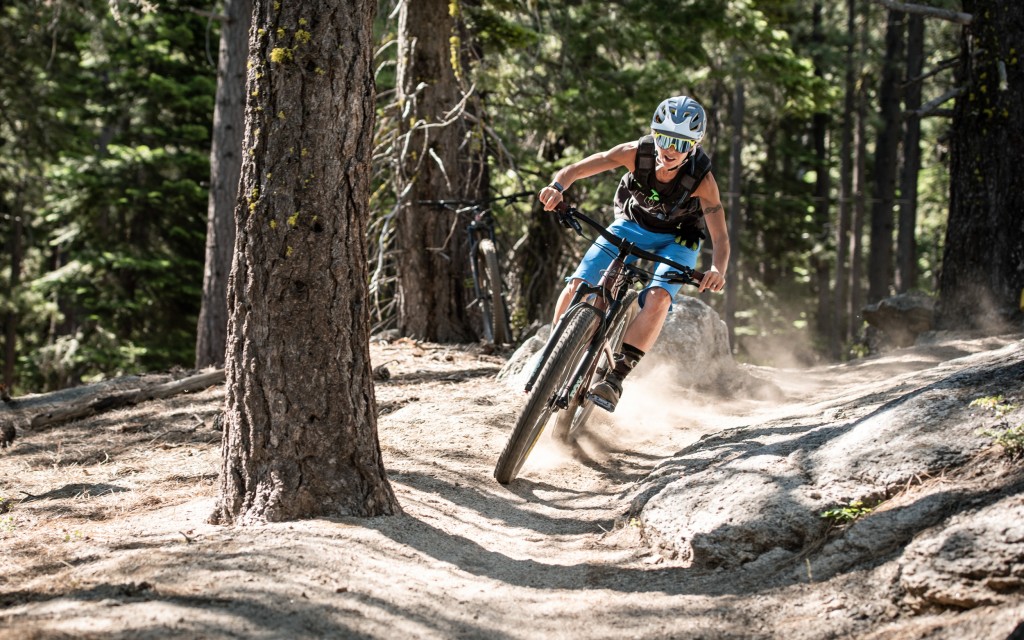 juliana furtado carbon 27.5+ s - the furtado is a solid option for the lady looking for a do-it-all...