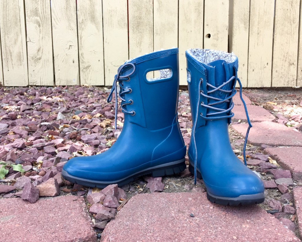 bogs amanda plush - the amanda plush has laces, an attached tongue, faux-fur, easy-carry...