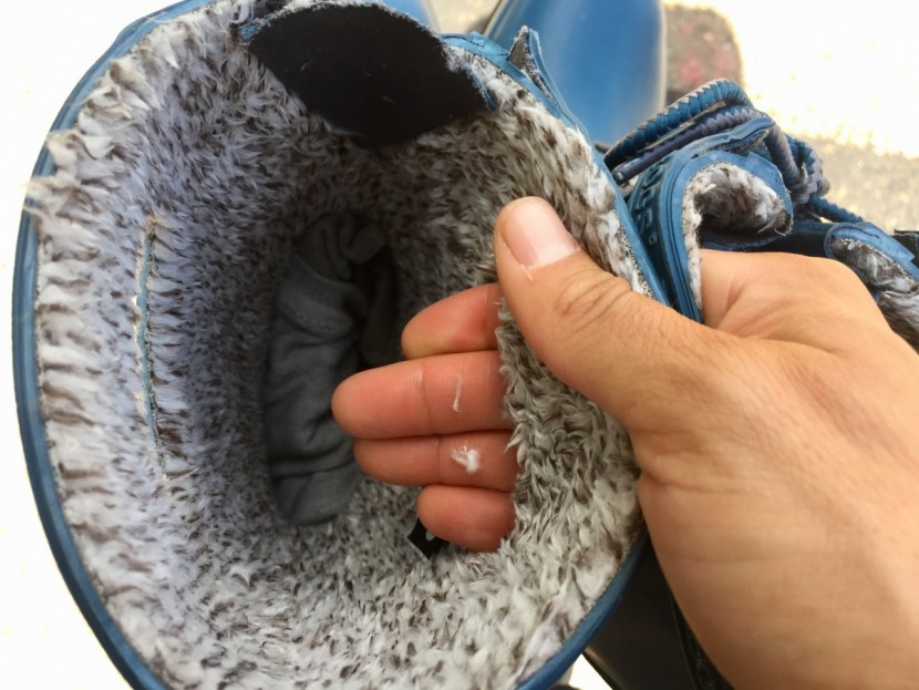 bogs amanda plush - with handles, these boots are easy to carry around, but our fingers...