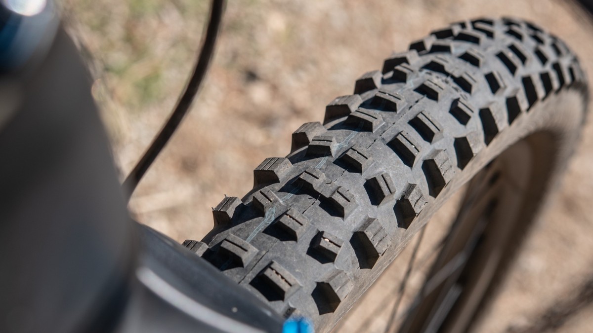 Schwalbe Hans Dampf HS491 Addix Review (There's a lot to bite on and claw into just about any surface when braking, though the taller and widely spaced tread...)
