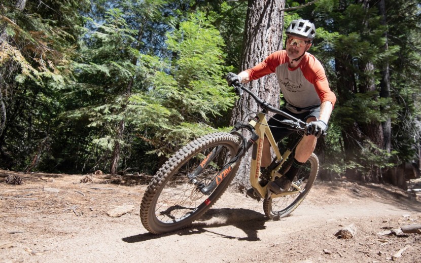 santa cruz hightower cc xo1 - the hightower's carbon frame and beefy rear triangle provide a...