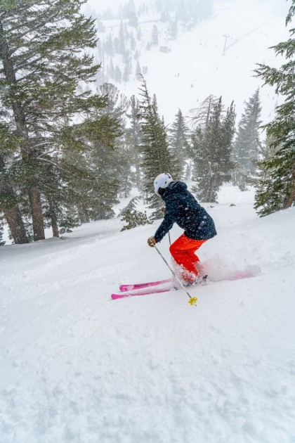 faction dictator 2.0x for women - the faction performs well in up to half a foot of fresh snow.