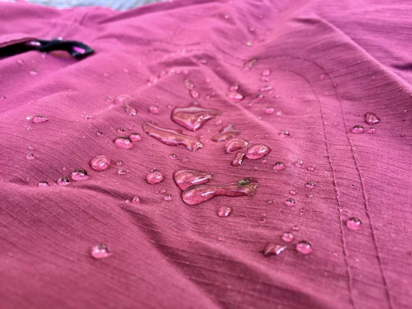 columbia silver ridge stretch ii for women - beading water incredibly well, the omni-shield repellency offer...