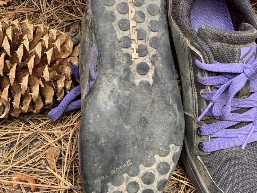 five ten freerider contact for women - up-close picture of pedal peg scarring on freerider contacts.