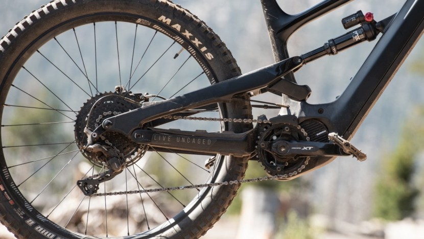 yt decoy cf pro - it's hard to complain about the reliable shifting of shimano xt. the...