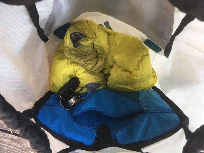 black diamond blitz 20 - the interior zippered pocket has a key clip.