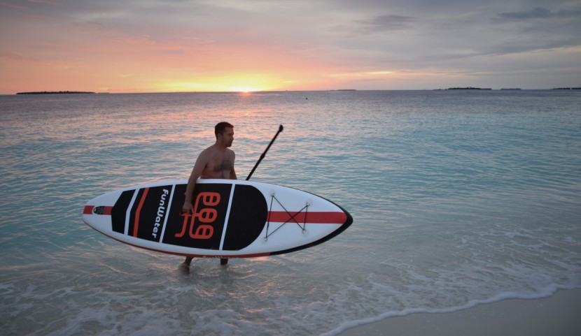 funwater 11 - the comfortable and sturdy middle handle makes hauling the inflated...