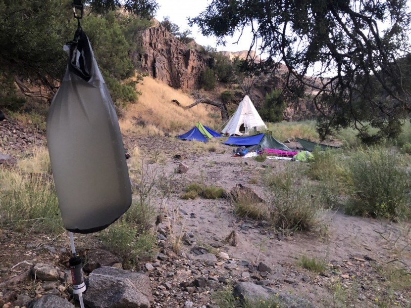 msr autoflow xl - using the large-capacity 10-l bag to provide filtered water for 10+...