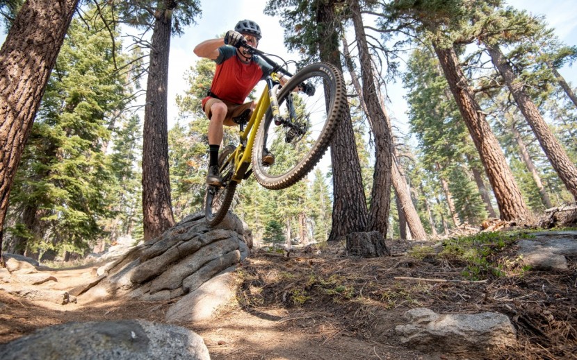 santa cruz tallboy carbon c s - the vpp platform has your back on bigger hits, the tallboy doesn't...