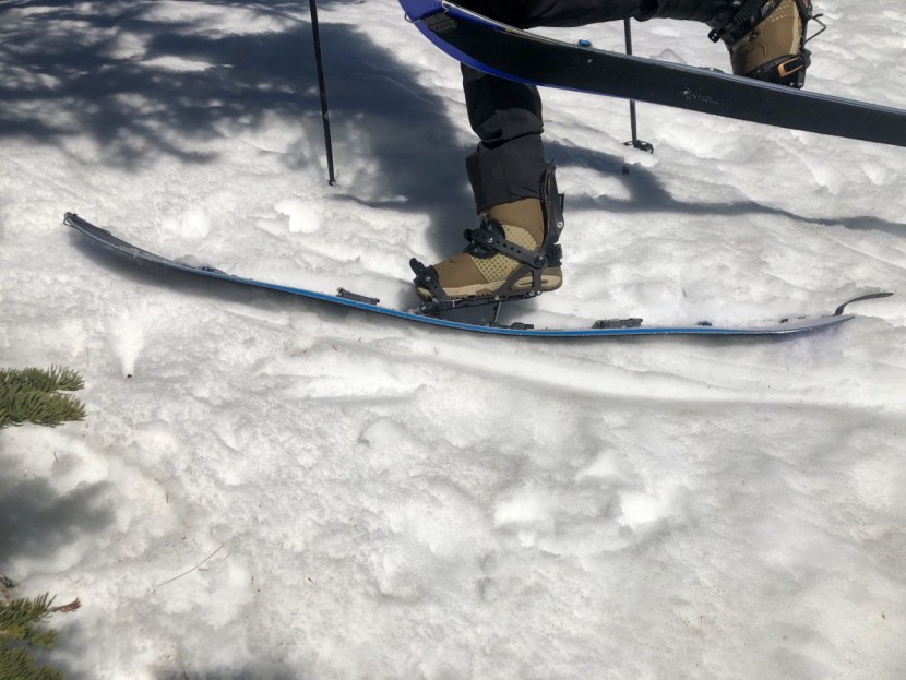 splitboard - the rocker in the middle of the swift lifts the board's contact...