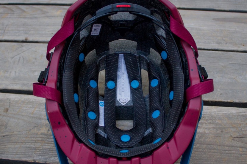 100% altec - ample padding and the smartshock system make for a comfortable...