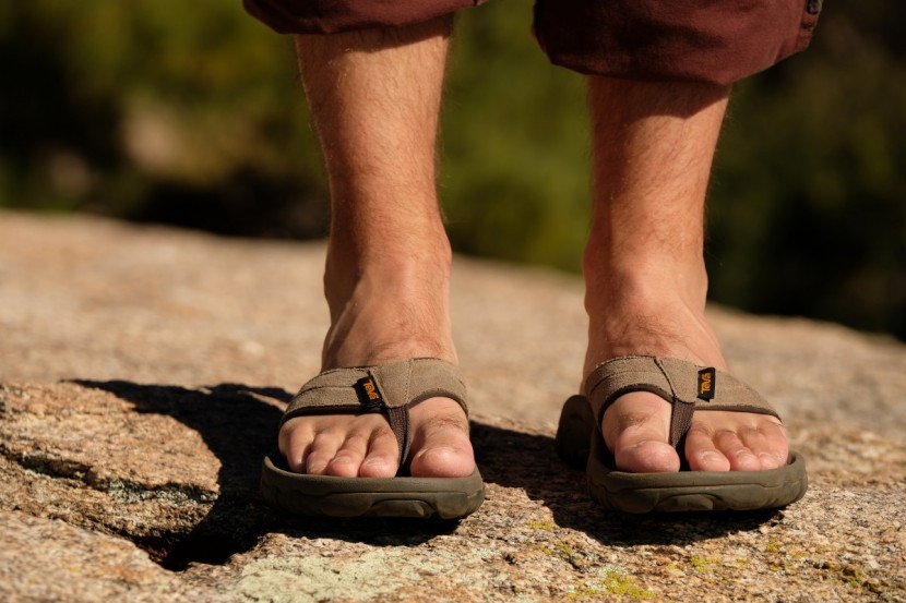teva katavi 2 thong - with a distinct outdoorsy style, the katavi doesn't oversell itself...