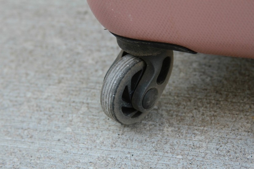 american tourister moonlight spinner 28 - the wheels are super tiny and don't do well to surmount big obstacles.