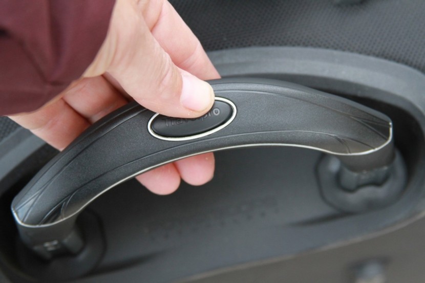 travelpro platinum magna 2 26" - the handle is simple to hold, easy to press, and quite durable. it...