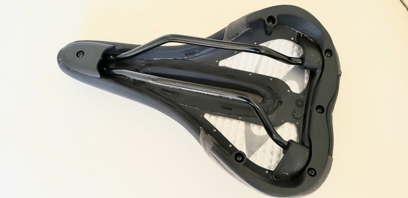 serfas dorado - the expose staples and bare edges where the cover material is...