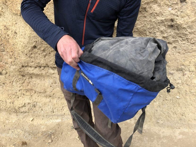 metolius ropemaster hc - to pack this bag up simply fold over the edges of the tarp and roll...