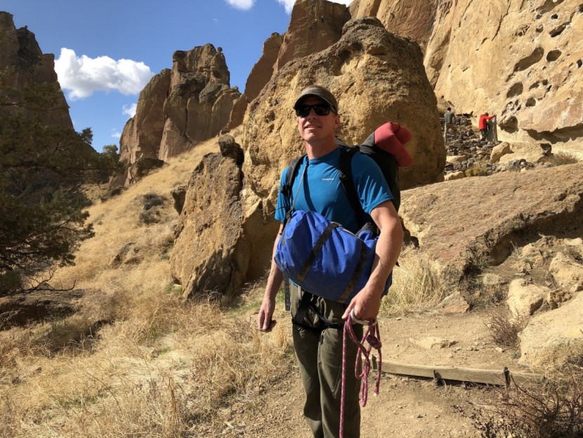 metolius ropemaster hc - this bag comes with an over the shoulder strap for carrying it...