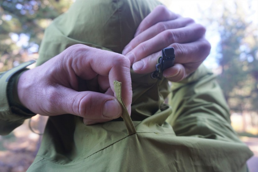 outdoor research interstellar - with the "hood lock" you ordinarily connect the clip on the right to...