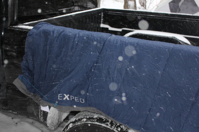 exped megasleep duo 25 - the bag's darker blue side has twice the thickness of microfiber...