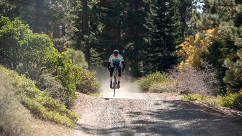 giant revolt advanced 3 - the advanced 3 is an entry-level carbon gravel bike. we feel it is a...