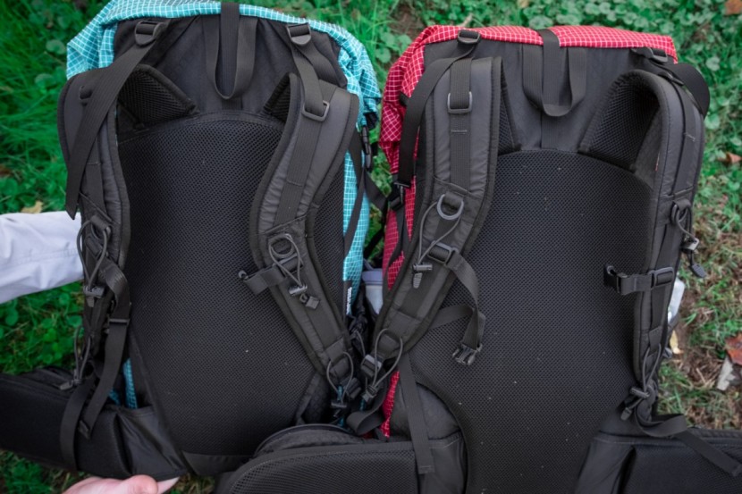 ultralight adventure equipment catalyst - compare the s-curve shoulder strap (left) to the j-curve (right).
