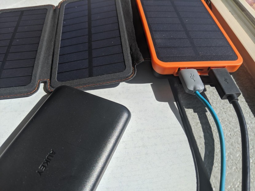 hiluckey s025 - fully charged up in the mid-day sun, the hiluckey impressed us with...