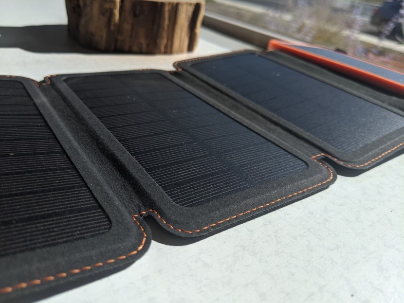 hiluckey s025 - the leather covers on the solar cells add to the overall durable...