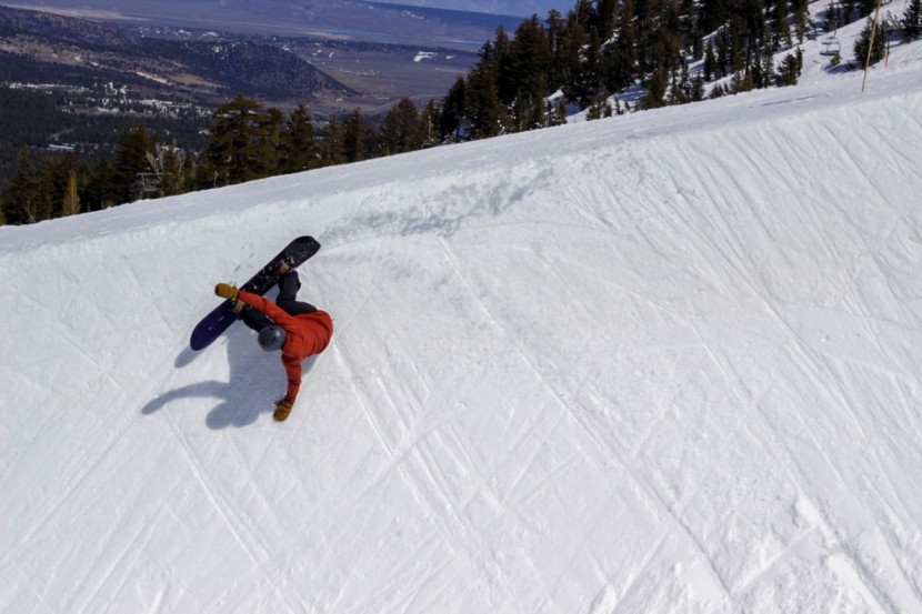 snowboard men - the mid-wide waist of the cadet helps mitigate heel drag for fully...