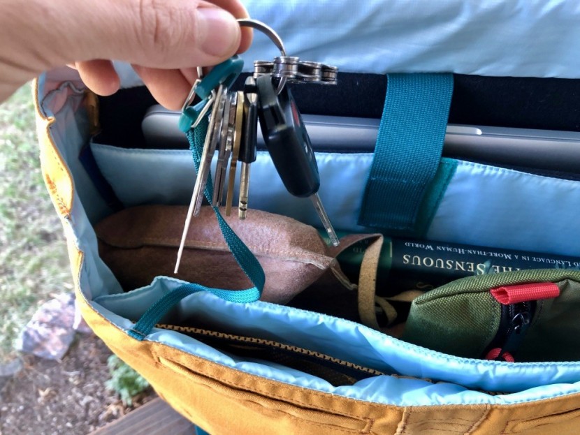 cotopaxi chuspa - the chuspa has a lot of pockets, but it doesn't carry well if you...