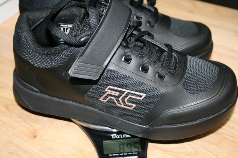 ride concepts traverse for women - not exactly lightweight at 895 grams for a size us 8.5 women's.