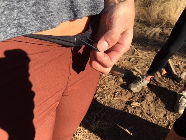 the internal waist adjuster is discreet. hard to say how effective...