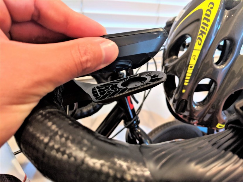 wahoo fitness elemnt roam - the elemnt roam comes with multiple mounts, but the out-front aero...