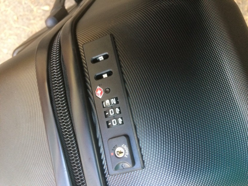 topeak pakgo x - the topeak pakgo x uses an integrated lock. the zippers clip into...