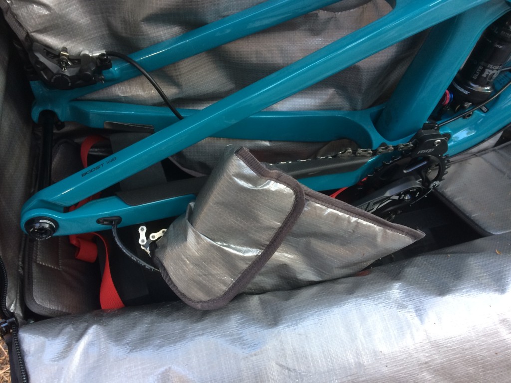 dakine bike roller - your derailleur is safe and sound in this padded envelope.