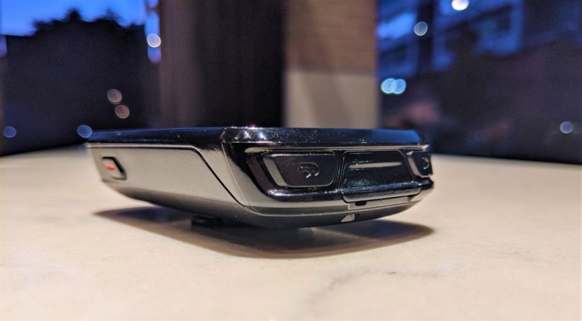 garmin edge 830 - the garmin 830 has three tactile buttons: power, lap, and start/stop.