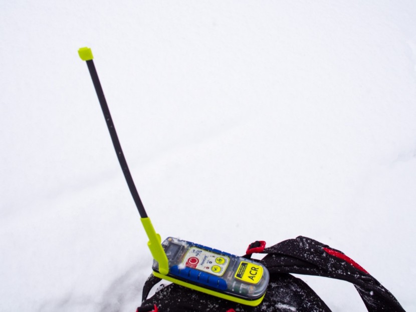 acr electronics aqualink view - the aqualink, with antenna deployed. activating the sos function of...