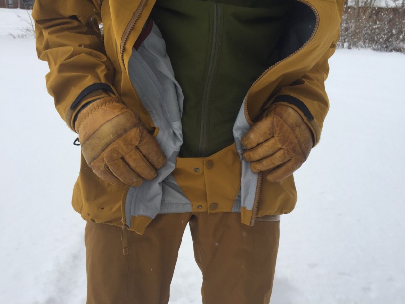 ski jacket men - a well-designed powder skirt helps with weather resistance.