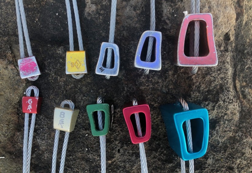 cypher huevo - you can see in this photo how the heads of the cypher huevo's are...